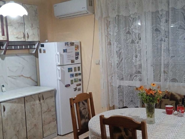 Дава се под наем Двустаен апартамент в Варна, Колхозен пазар - 60 кв.м за 357 € - Снимка #1