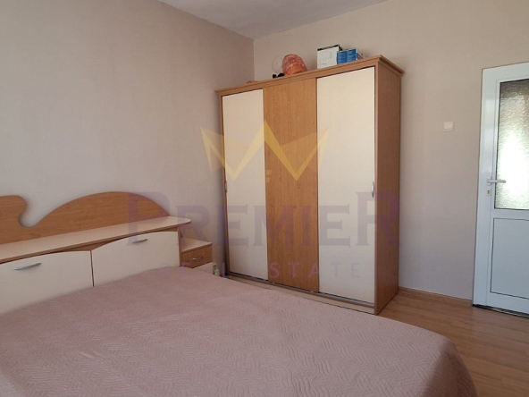 Тристаен апартамент в Девня - 64 кв.м за 985 €/кв.м - Снимка #1