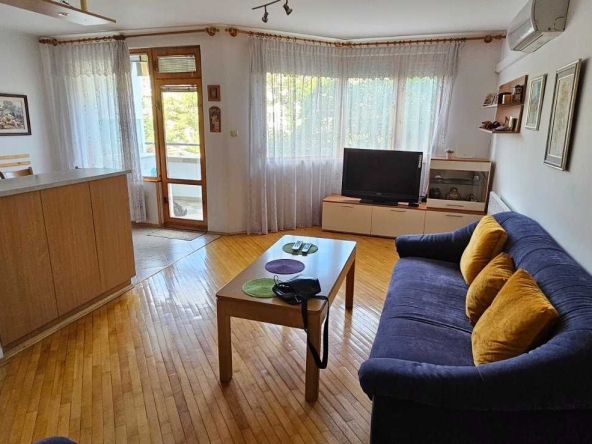 Дава се под наем Тристаен апартамент в Пловдив, Младежки Хълм - 96 кв.м за 600 € - Снимка #1