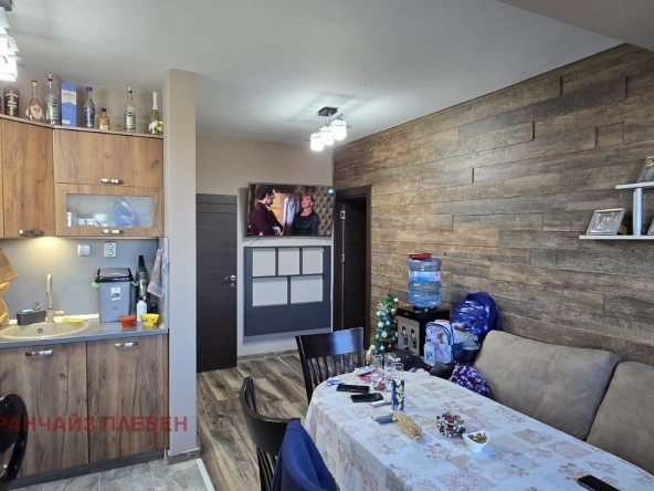 Тристаен апартамент в Плевен, Широк център - 60 кв.м за 2250 €/кв.м - Снимка #1