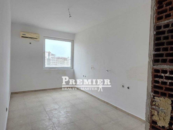 Двустаен апартамент в к.к. Слънчев бряг - 63 кв.м за 429 €/кв.м - Снимка #1