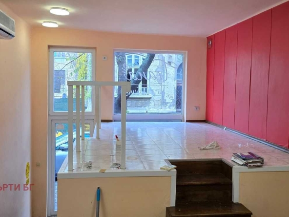 Дава се под наем Магазин в Варна, Център - 60 кв.м за 458.49 € - Снимка #1