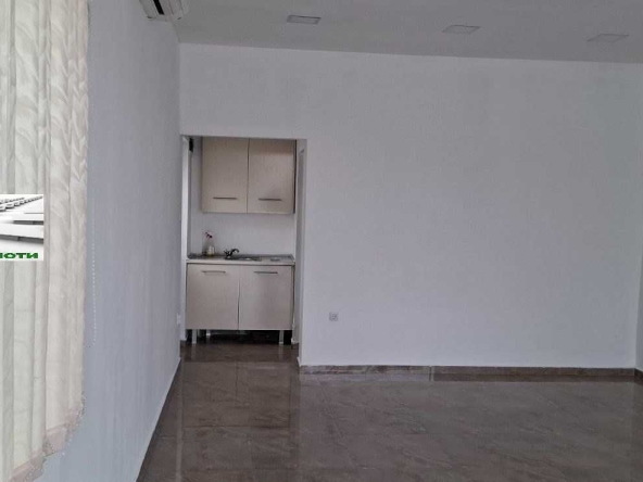 Дава се под наем Магазин в Пловдив, Център - 58 кв.м за 558.45 € - Снимка #1