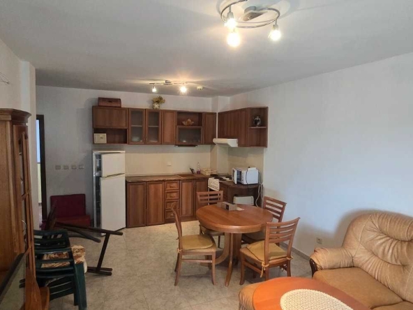 Дава се под наем Двустаен апартамент в Свети Влас - 70 кв.м за 348.84 € - Снимка #1