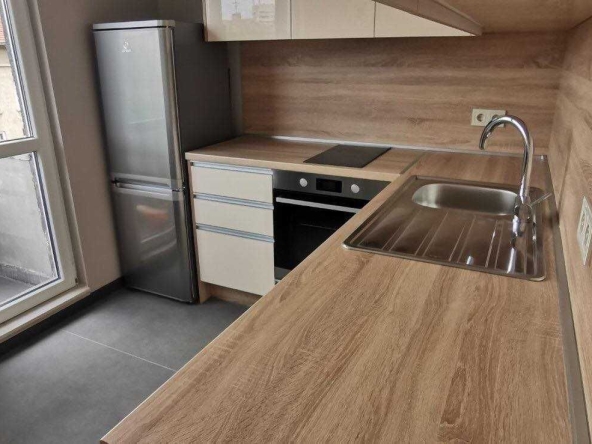 Дава се под наем Тристаен апартамент в София, Оборище - 90 кв.м за 1100 € - Снимка #1