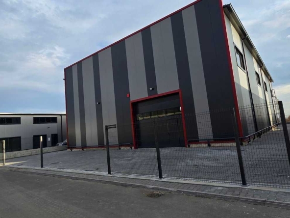 Дава се под наем Склад в Стара Загора, Център - 700 кв.м за 2142 € - Снимка #1