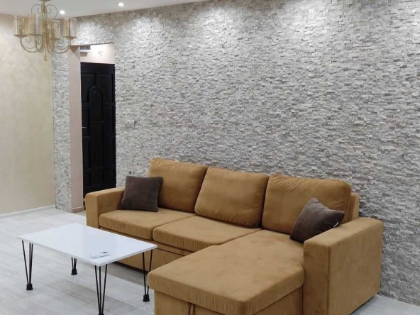 Дава се под наем Двустаен апартамент в Кърджали, Център - 50 кв.м за 255 € - Снимка #1