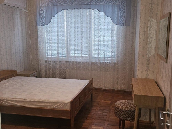 Дава се под наем Двустаен апартамент в Бургас, Славейков - 60 кв.м за 408 € - Снимка #1