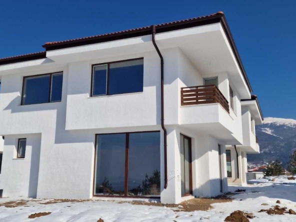 Къща в с. Кладница, Област Перник - 185 кв.м за 2090 €/кв.м - Снимка #1