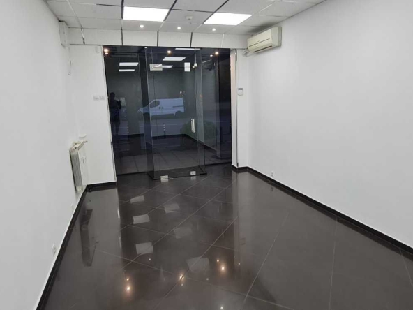 Дава се под наем Магазин в София, Център - 33 кв.м за 698 € - Снимка #1