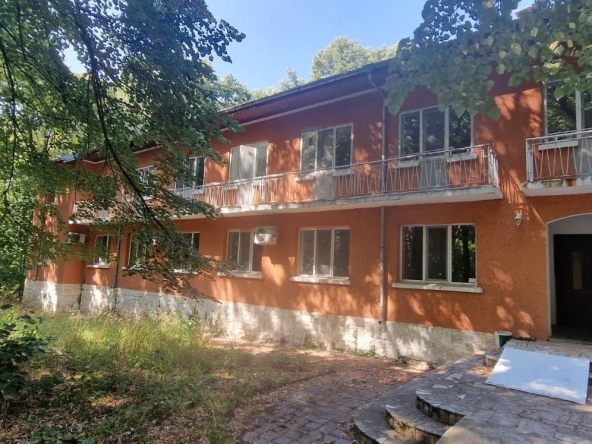 Хотел в Русе, в.з. Липака - 790 кв.м за 697 €/кв.м - Снимка #1