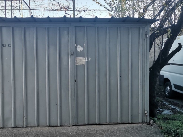 Гараж / Паркомясто в Казанлък - 20 кв.м за 13 €/кв.м - Снимка #1