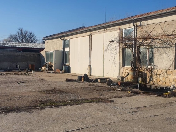 Промишлена сграда в Нови пазар - 2000 кв.м за 123 €/кв.м - Снимка #1