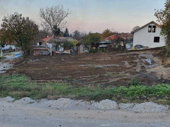 Парцел в с. Стража, Област Търговище - 800 кв.м за 35 €/кв.м - Снимка #1