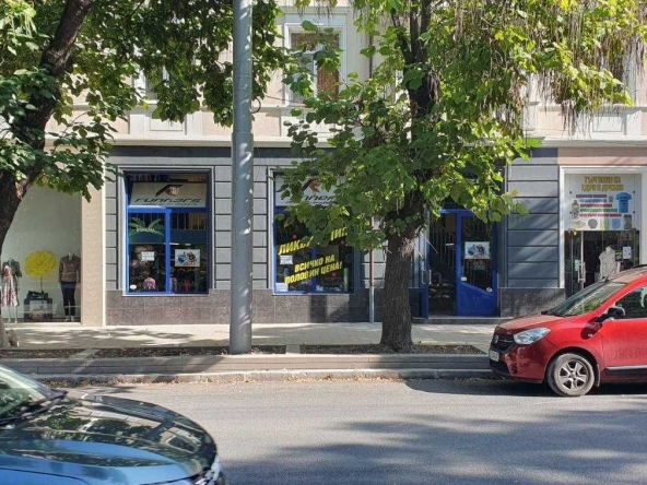 Дава се под наем Магазин в Перник, Изток - 220 кв.м за 1519.8 € - Снимка #1