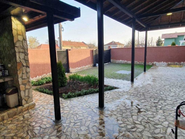 Къща в с. Плачидол, Област Добрич - 200 кв.м за 925 €/кв.м - Снимка #1