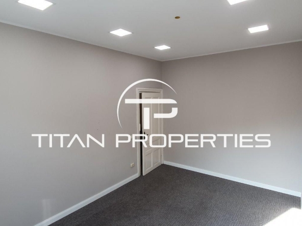 Дава се под наем Офис в Бургас, Център - 30 кв.м за 255 € - Снимка #1