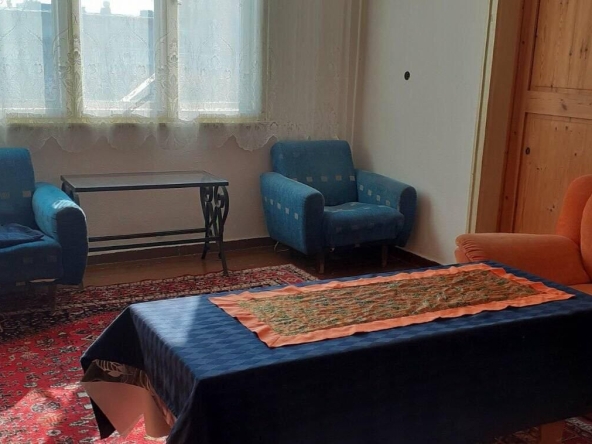 Дава се под наем Тристаен апартамент в Пловдив, Център - 100 кв.м за 300 € - Снимка #1