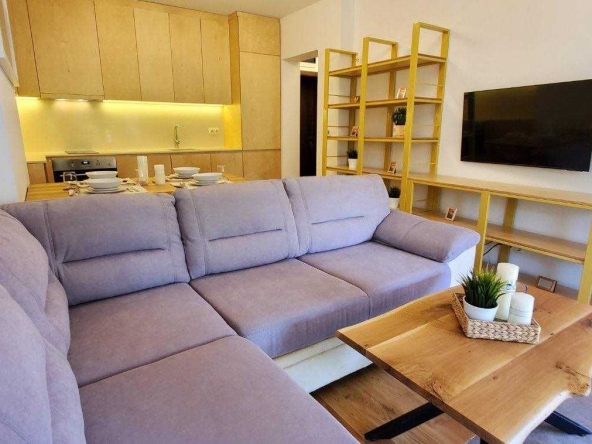 Дава се под наем Двустаен апартамент в София, Център - 50 кв.м за 896.58 € - Снимка #1