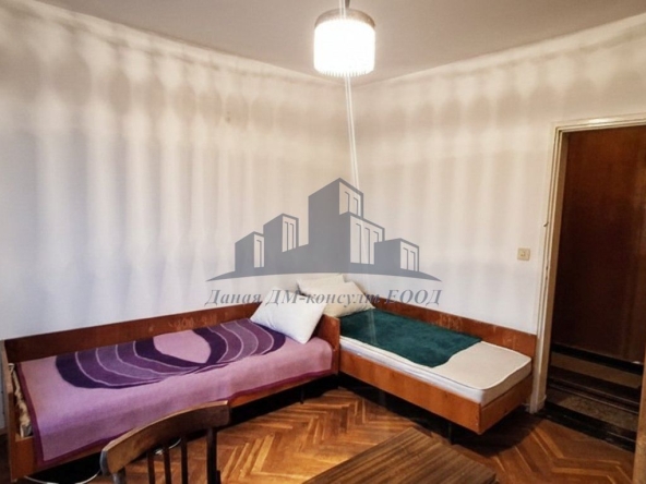 Тристаен апартамент в Шумен, Томбул джамия - 81 кв.м за 1291 €/кв.м - Снимка #1