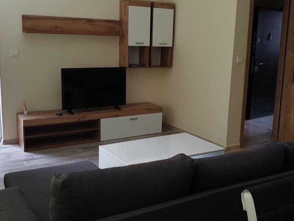 Дава се под наем Двустаен апартамент в Бургас, Славейков - 60 кв.м за 165.75 € - Снимка #1