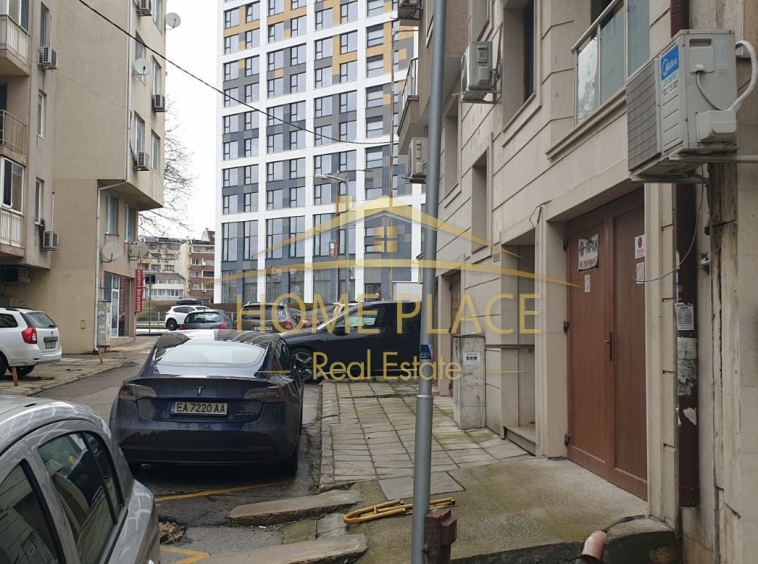 Гараж / Паркомясто в Варна, Лятно кино Тракия - 15 кв.м за 748 €/кв.м - Снимка #1