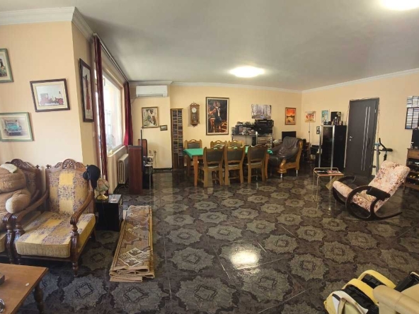 Дава се под наем Тристаен апартамент в София, Хладилника - 135 кв.м за 438000 € - Снимка #1