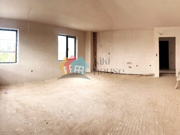 Тристаен апартамент в Варна, Възраждане 4 - 123 кв.м за 2000 €/кв.м - Снимка #1