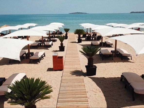 Заведение в Бургас, Долно Езерово - 200 кв.м за 1987 €/кв.м - Снимка #1