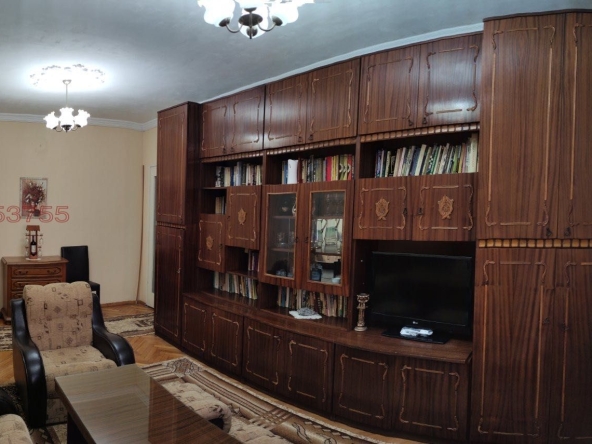 Дава се под наем Тристаен апартамент в Пазарджик, Център - 120 кв.м за 280.5 € - Снимка #1