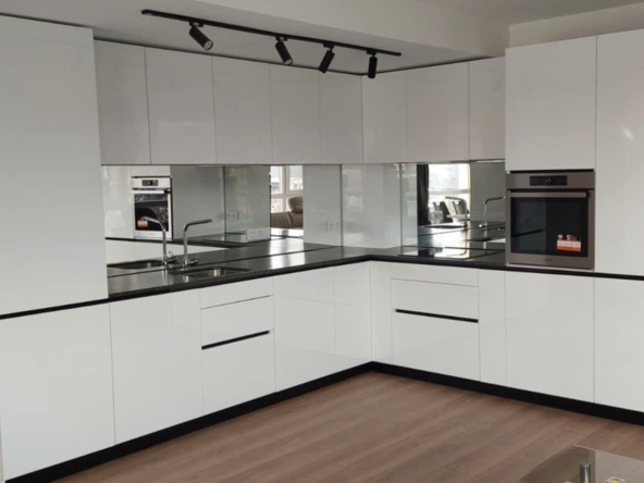 Дава се под наем Тристаен апартамент в София, Горубляне - 107 кв.м за 1100 € - Снимка #1