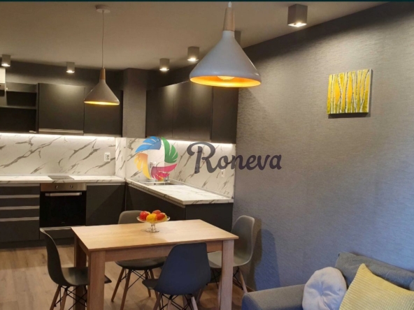 Дава се под наем Двустаен апартамент в к.к. Св.Св. Константин и Елена - 70 кв.м за 648.21 € - Снимка #1