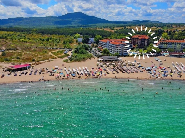 Дава се под наем Двустаен апартамент в Царево - 88 кв.м за 1495.83 € - Снимка #1