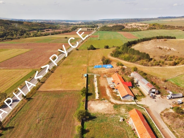 Промишлена сграда в с. Ушинци, Област Разград - 600 кв.м за 255 €/кв.м - Снимка #1