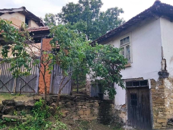 Къща в с. Пресяка, Област Ловеч - 242 кв.м за 74 €/кв.м - Снимка #1