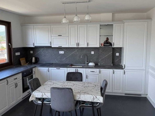 Дава се под наем Тристаен апартамент в София, Павлово - 110 кв.м за 799 € - Снимка #1