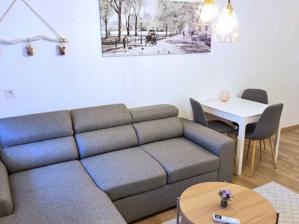 Дава се под наем Двустаен апартамент в София, Център - 65 кв.м за 453.9 € - Снимка #1