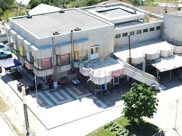 Магазин в с. Гроздьово, Област Варна - 985 кв.м за 102 €/кв.м - Снимка #1