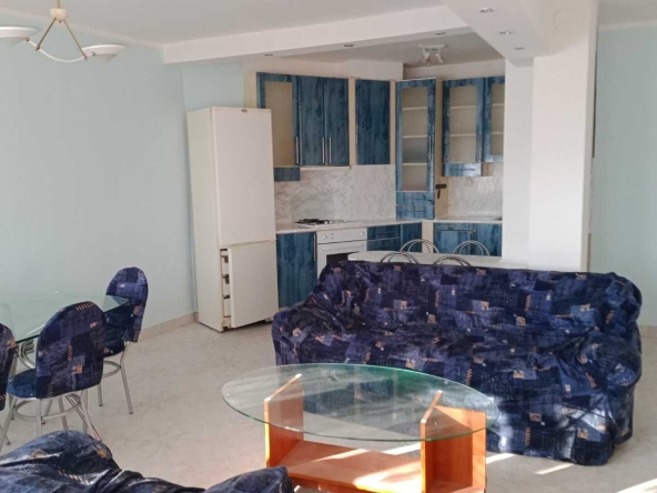 Дава се под наем Четиристаен апартамент в Варна, Операта - 135 кв.м за 765 € - Снимка #1