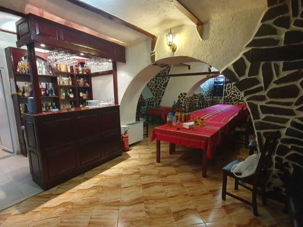 Дава се под наем Заведение в Кюстендил, Център - 170 кв.м за 765 € - Снимка #1