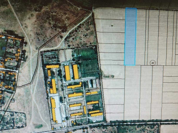 Земеделски имот в Плевен, Идеален център -  кв.м за 1384 €/дка - Снимка #1