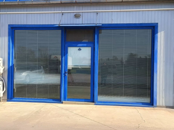 Дава се под наем Магазин в Ямбол, Зорница - 50 кв.м за 306 € - Снимка #1