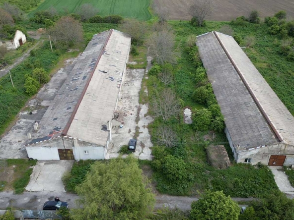 Промишлена сграда в с. Голямо Соколово, Област Търговище - 1300 кв.м за 90 €/кв.м - Снимка #1