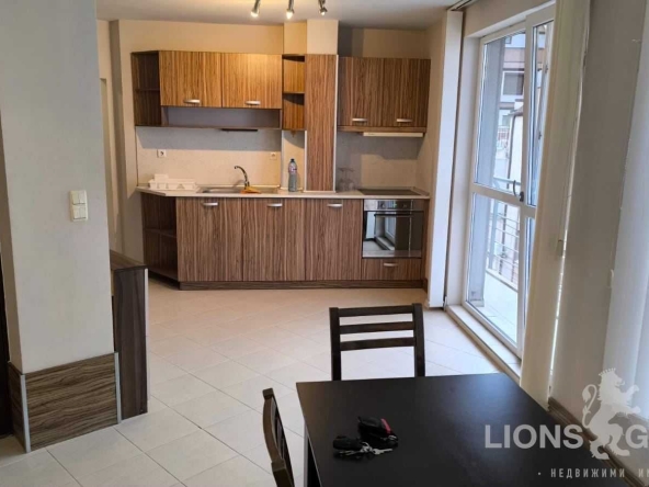 Дава се под наем Четиристаен апартамент в Варна, Погреби - 120 кв.м за 714 € - Снимка #1