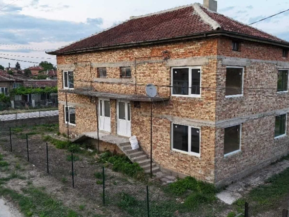 Къща в Долни чифлик - 390 кв.м за 265 €/кв.м - Снимка #1