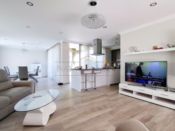 Къща в Бургас, Сарафово - 200 кв.м за 2750 €/кв.м - Снимка #1