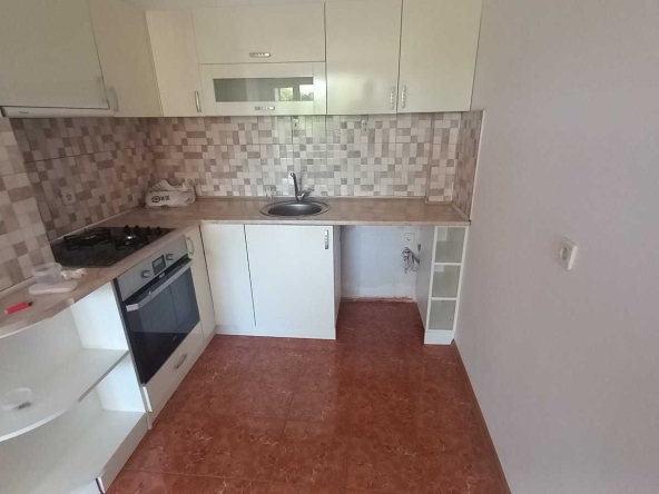 Дава се под наем Тристаен апартамент в Разград, Бели Лом - 100 кв.м за 300 € - Снимка #1