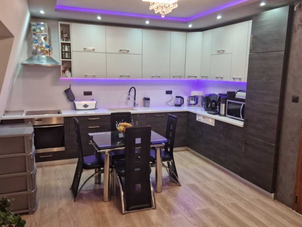 Двустаен апартамент в Перник, Изток - 50 кв.м за 1740 €/кв.м - Снимка #1