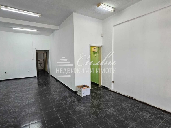 Дава се под наем Магазин в Търговище, Център - 65 кв.м за 510 € - Снимка #1