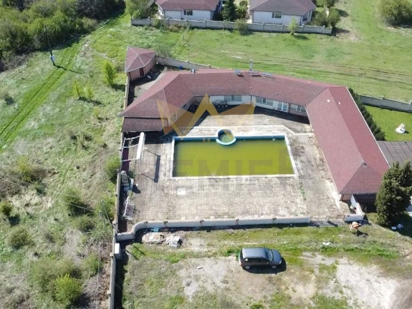 Заведение в с. Юнец, Област Варна - 317 кв.м за 948 €/кв.м - Снимка #1